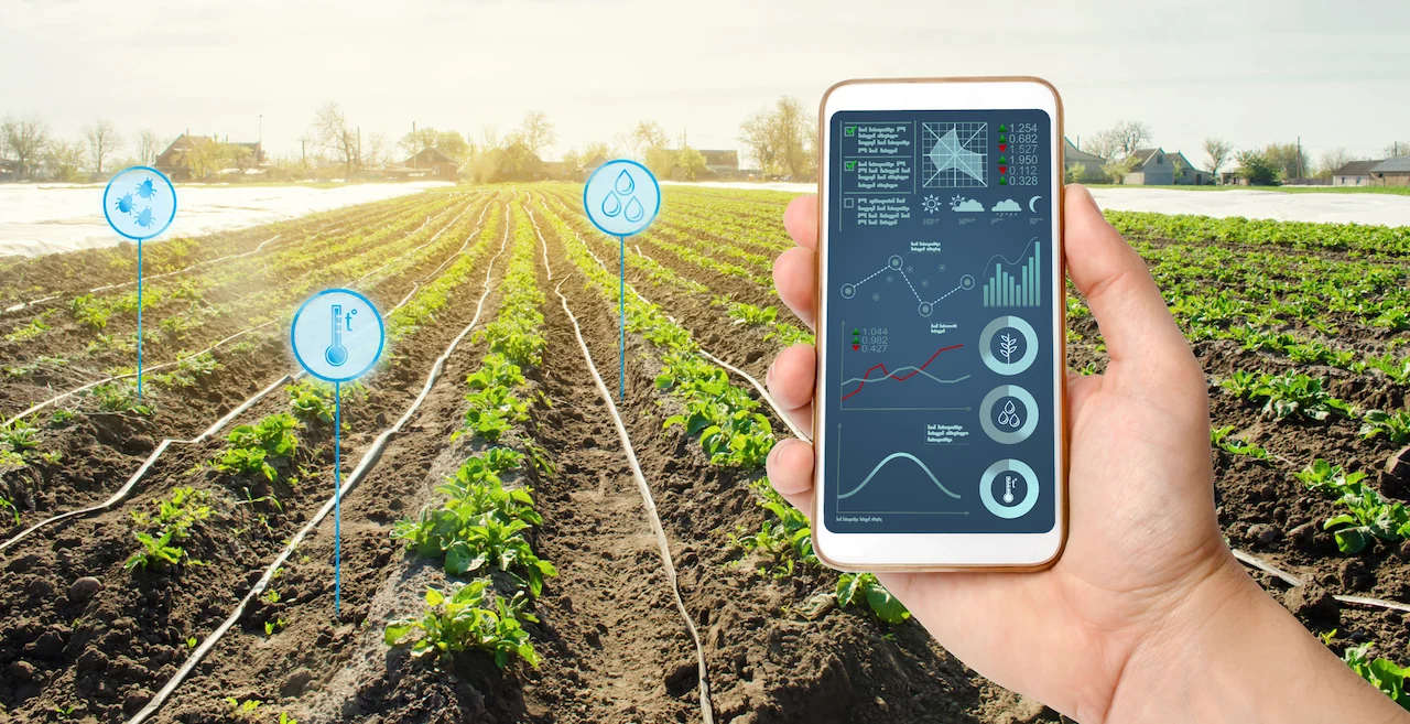 Device using IoT sensors for supply chain visibility.